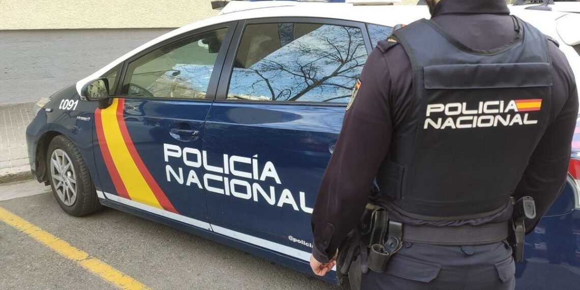 Detenido por atrincherarse en su casa con un hacha en Benalmádena