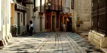 En libertad el detenido tras caer su pareja de un edificio en Málaga capital