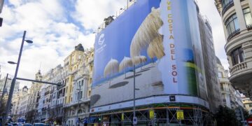 La Costa del Sol culmina Fitur con imágenes promocionales en enclaves madrileños