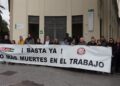 Sindicatos se concentran por el accidente laboral mortal en Benalmádena y piden más personal en la Inspección