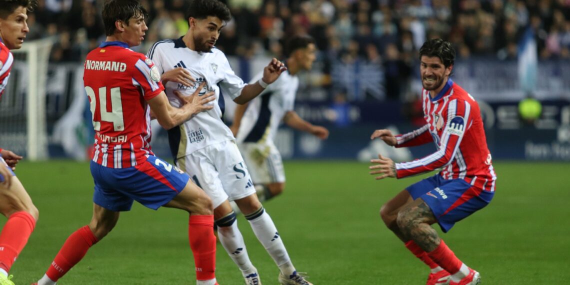 El Marbella cae con honores y obliga a trabajar al Atlético de Simeone