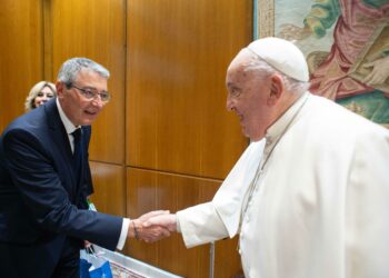 Salado participa en una audiencia con el Papa Francisco y sella el apoyo de la Diputación a la Gran Procesión del Jubileo de las Cofradías
