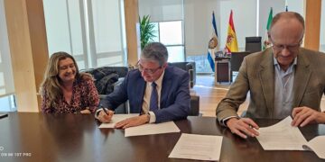 Turismo Costa del Sol cierra un acuerdo con AEHCOS para liderar el turismo sostenible con la estrategia “Huella Zero”