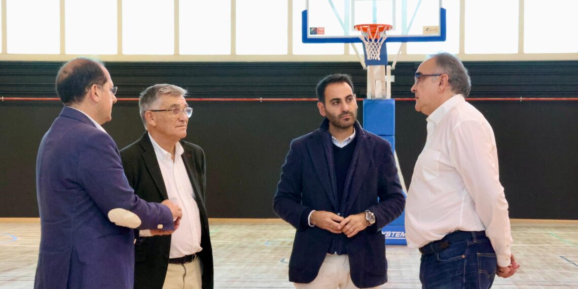 Marbella trabaja con las federaciones española y andaluza de baloncesto para que el nuevo pabellón de San Pedro sea sede de competiciones oficiales