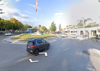 Dos fallecidos tras la colisión de dos turismos en Marbella