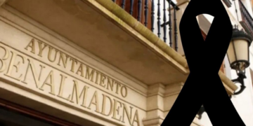 Benalmádena condena el asesinato de Lina, víctima de violencia de género, y decreta un día de luto oficial