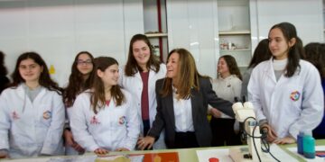 Más de 36.000 alumnas malagueñas participan en programas en sus centros escolares que fomentan la vocación científica
