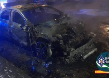 Susto en Benahavís por el incendio de dos vehículos en calle La Alberca