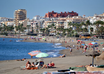 Las playas de Estepona contarán este verano con nuevas  torres para el servicio de vigilancia y salvamento