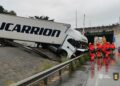 Un camión pierde el control y provoca un aparatoso accidente en el falso túnel de Carlos Haya