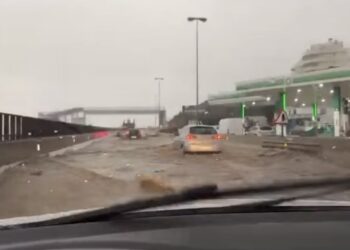 Inundaciones en la A-7: Cortado el carril derecho en Mijas tras las lluvias