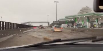 Inundaciones en la A-7: Cortado el carril derecho en Mijas tras las lluvias