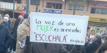 Benalmádena se moviliza en rechazo al asesinato machista de Lina