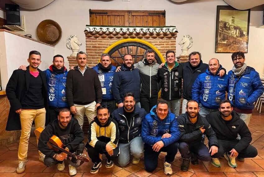 «Bienvenidos a mi templo que se llama Rosaleda»: la murga de Torremolinos conquista al público malagueño