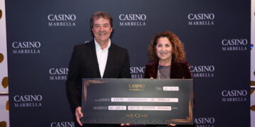 El Ayuntamiento recibe más de 10.000 euros de las fichas huérfanas del Casino Marbella, que destinará a programas sociales