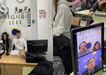 El eurodiputado Zoido se cuela en las aulas del IES Mediterráneo de Estepona