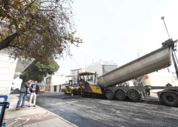 Avanzan los trabajos de asfaltado en las calles Guadalajara y San Miguel de San Pedro