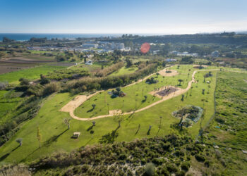 Estepona invertirá 4,4 millones de euros en el refuerzo de maquinaria y personal para el mantenimiento y conservación de zonas verdes y playas