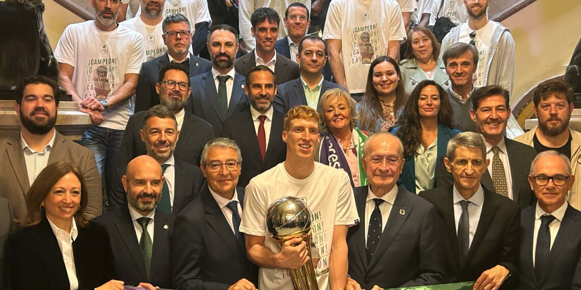 Fiesta en Málaga por la histórica Copa conseguida por el Unicaja en la final ante el Real Madrid