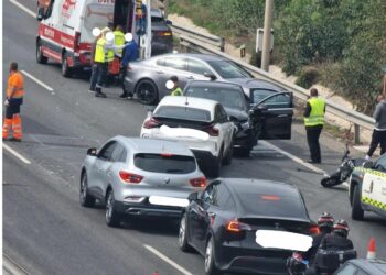 Grave accidente en la A-7 a la altura de Nagüeles: Hasta siete vehículos implicados y dos heridos