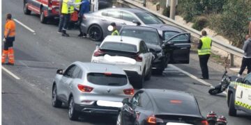 Grave accidente en la A-7 a la altura de Nagüeles: Hasta siete vehículos implicados y dos heridos