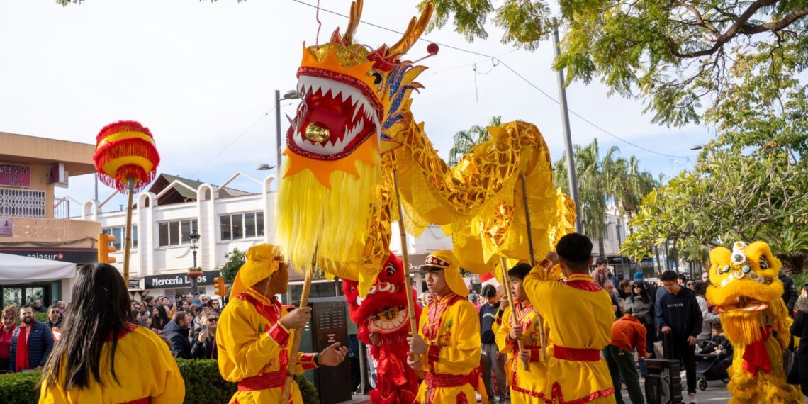 Benalmádena se traslada a China para celebrar el Año Nuevo: así se ha vivido el gran desfile