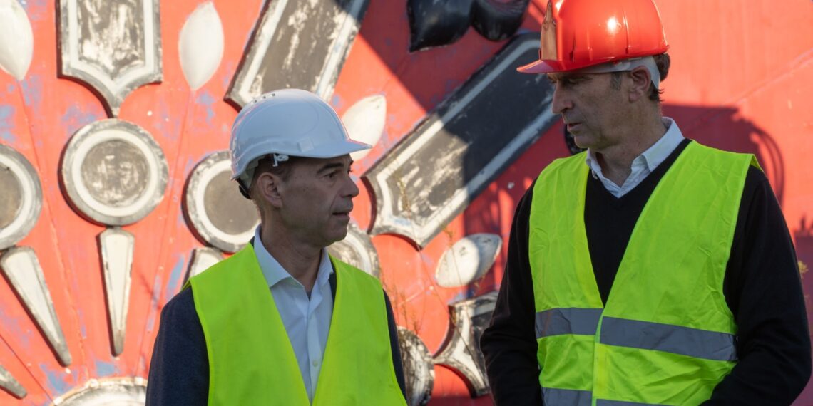 Comienza el grueso de los trabajos de desguace del Willow, que avanzan a buen ritmo en el Puerto de Benalmádena