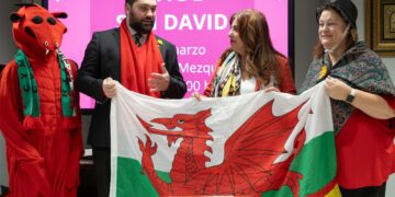 La comunidad galesa de Benalmádena celebrará San David en la Plaza de la Mezquita con música, comida y bebida típica