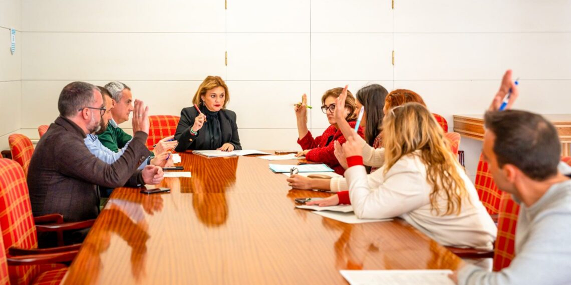 El equipo de Gobierno formaliza la petición a la Junta de Andalucía de los suelos del Virgen de la Esperanza para destinarlos a fines sociales