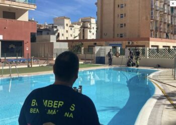 Benalmádena recibe 440.000 litros de agua con el vaciado de piscinas, que servirán para riego y baldeo