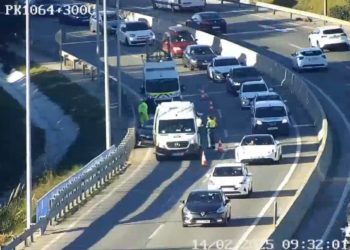 Un siniestro en Estepona corta el carril derecho de la A-7 y ralentiza el tráfico hacia Marbella