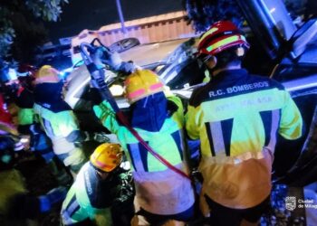 Dos heridos tras volcar su vehículo en la carretera Azucarera-Intelhorce