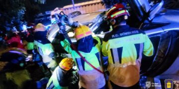 Dos heridos tras volcar su vehículo en la carretera Azucarera-Intelhorce