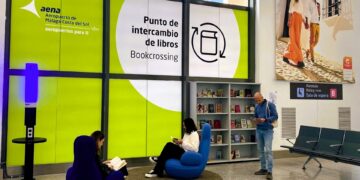 El aeropuerto de Málaga-Costa del Sol estrena una zona de intercambio de libros