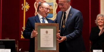 Fosforito, Hijo Adoptivo de Málaga y Medalla de la Ciudad