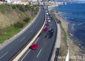 Mejora el tráfico en la A-7 por La Cala de Mijas tras el accidente de una moto