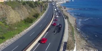Mejora el tráfico en la A-7 por La Cala de Mijas tras el accidente de una moto