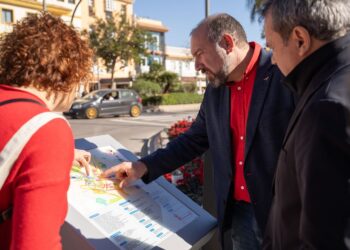 Nuevos tótems informativos impulsan el comercio local en Benalmádena