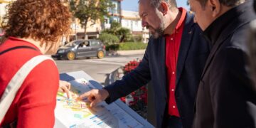 Nuevos tótems informativos impulsan el comercio local en Benalmádena