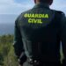 Un vehículo se da a la fuga en Manilva y atropella a dos guardias civiles