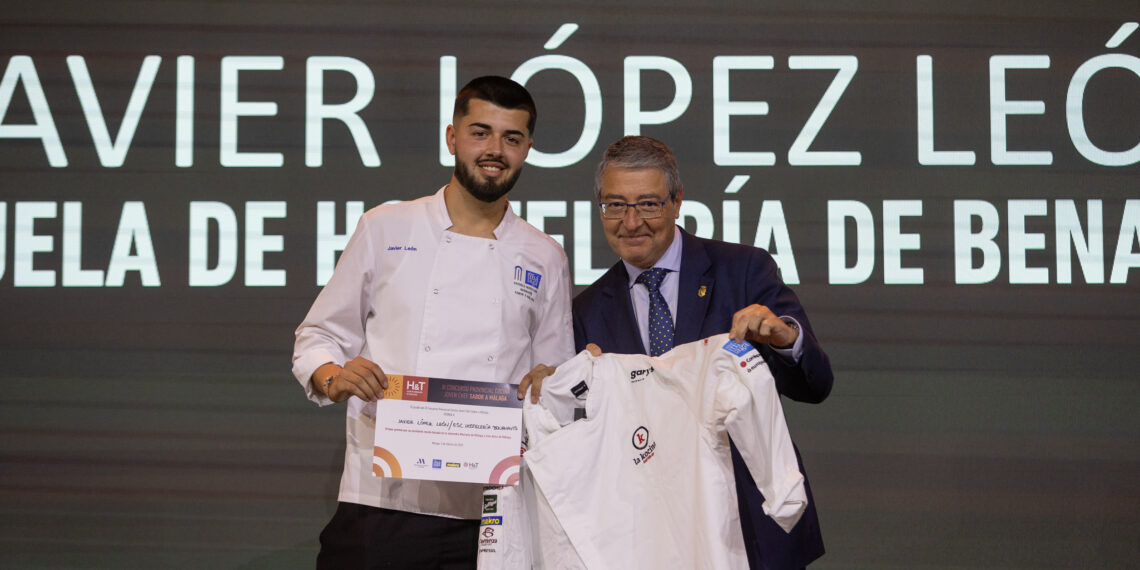 Javier López León, de la escuela de Benahavís, ganador del Concurso Provincial Jóven Chef Sabor a Málaga en el marco de H&T