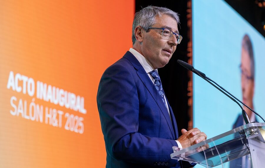 Salado destaca que empleo turístico supone el 18,2% del empleo en la provincia y ha crecido un 6,8%