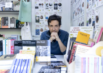 La Térmica y el festival Escribidores organizan encuentros con los escritores María Dueñas, Sara Barquinero y Miguel Ángel Oeste en la provincia