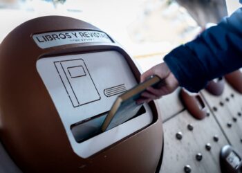 Los libros depositados en los puntos limpios tienen una segunda vida solidaria