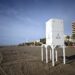 El Ayuntamiento comienza a instalar las nuevas  torres para el servicio de vigilancia y salvamento