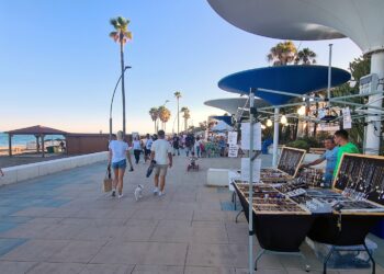 Estepona abre el plazo de solicitudes para el mercadillo artesano de verano en el Paseo Marítimo