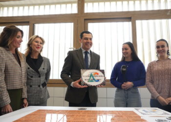 Moreno inaugura el IES Ana Carmona ‘Veleta’ en Mijas, ejemplo del compromiso del Gobierno andaluz con la enseñanza pública en Andalucía