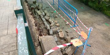 Derrumbe de un muro en el colegio Maicandil de Manilva