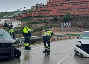Accidente de tráfico en Manilva: dos vehículos colisionan en la carretera A-377