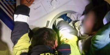 Liberan a una niña de ocho años que había quedado atrapada con las piernas dentro de una lavadora